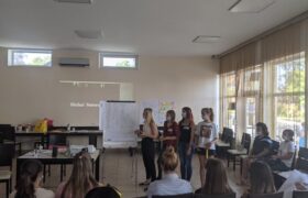 GNWP та Центр – Розвиток демократії проводять навчання для молодих лідерок у Скадовську